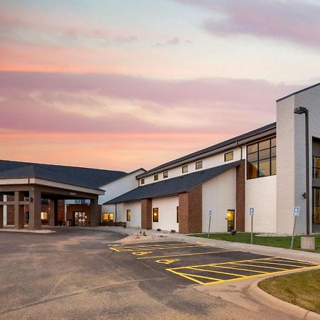 Best Western Watertown Inn & Suites Exteriör bild