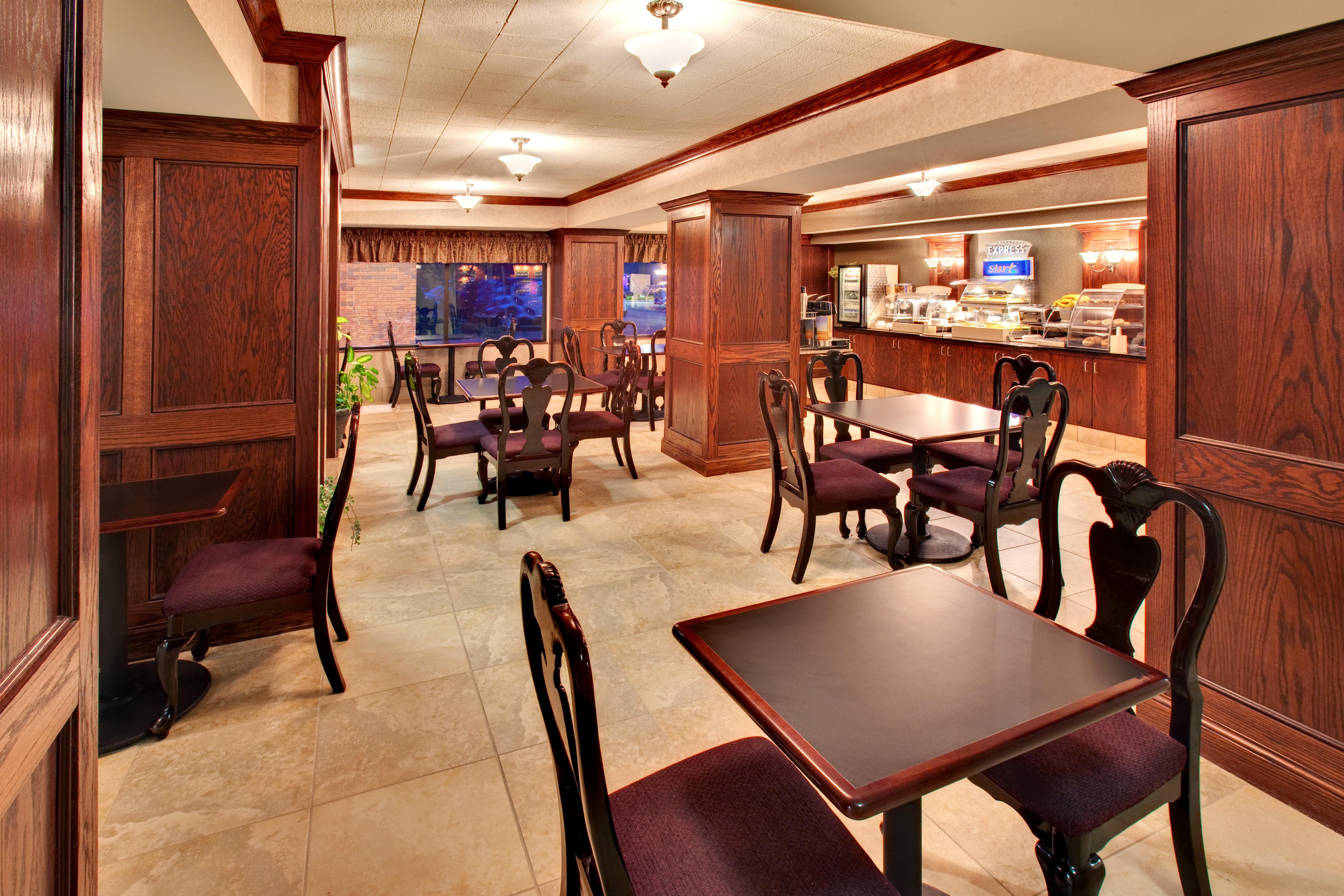 Best Western Watertown Inn & Suites Exteriör bild