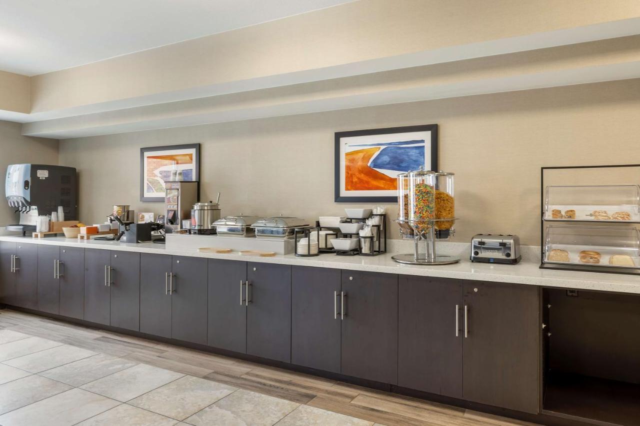 Best Western Watertown Inn & Suites Exteriör bild