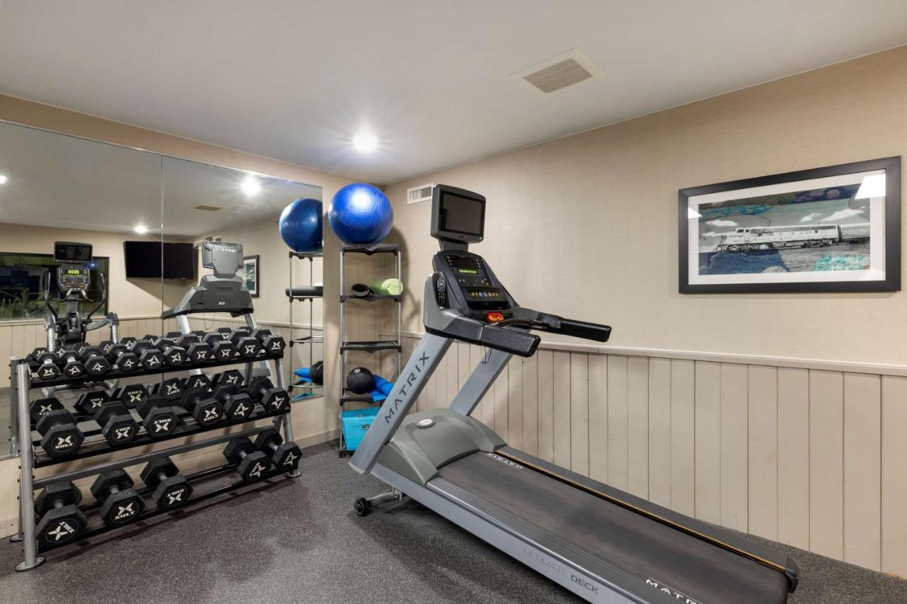 Best Western Watertown Inn & Suites Exteriör bild