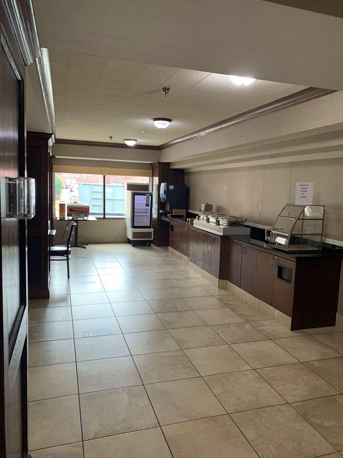 Best Western Watertown Inn & Suites Exteriör bild