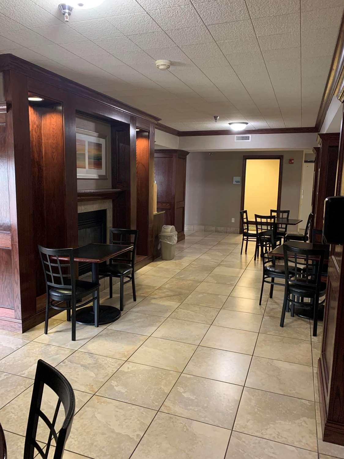 Best Western Watertown Inn & Suites Exteriör bild